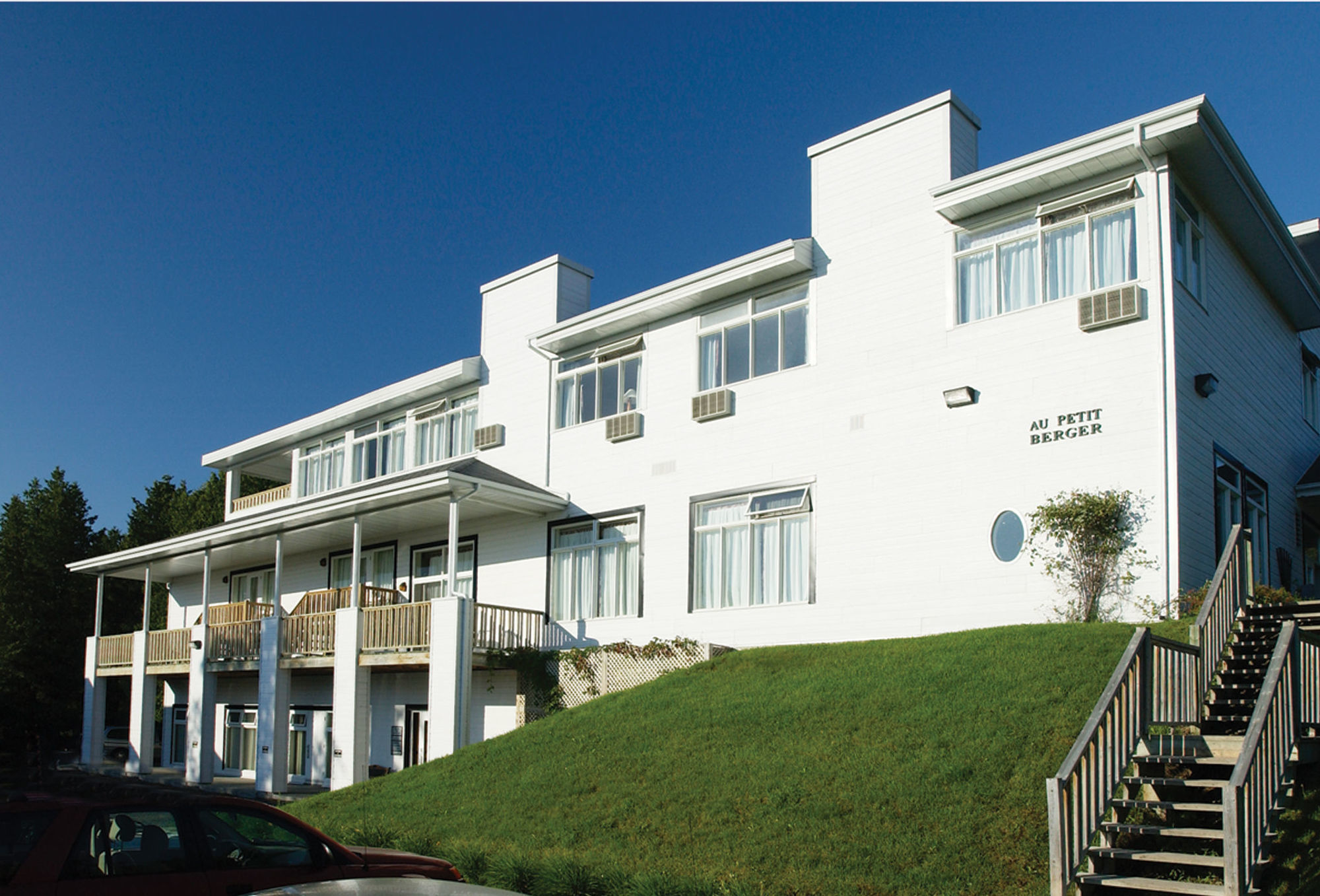 Hotel Au Petit Berger La Malbaie Exteriör bild