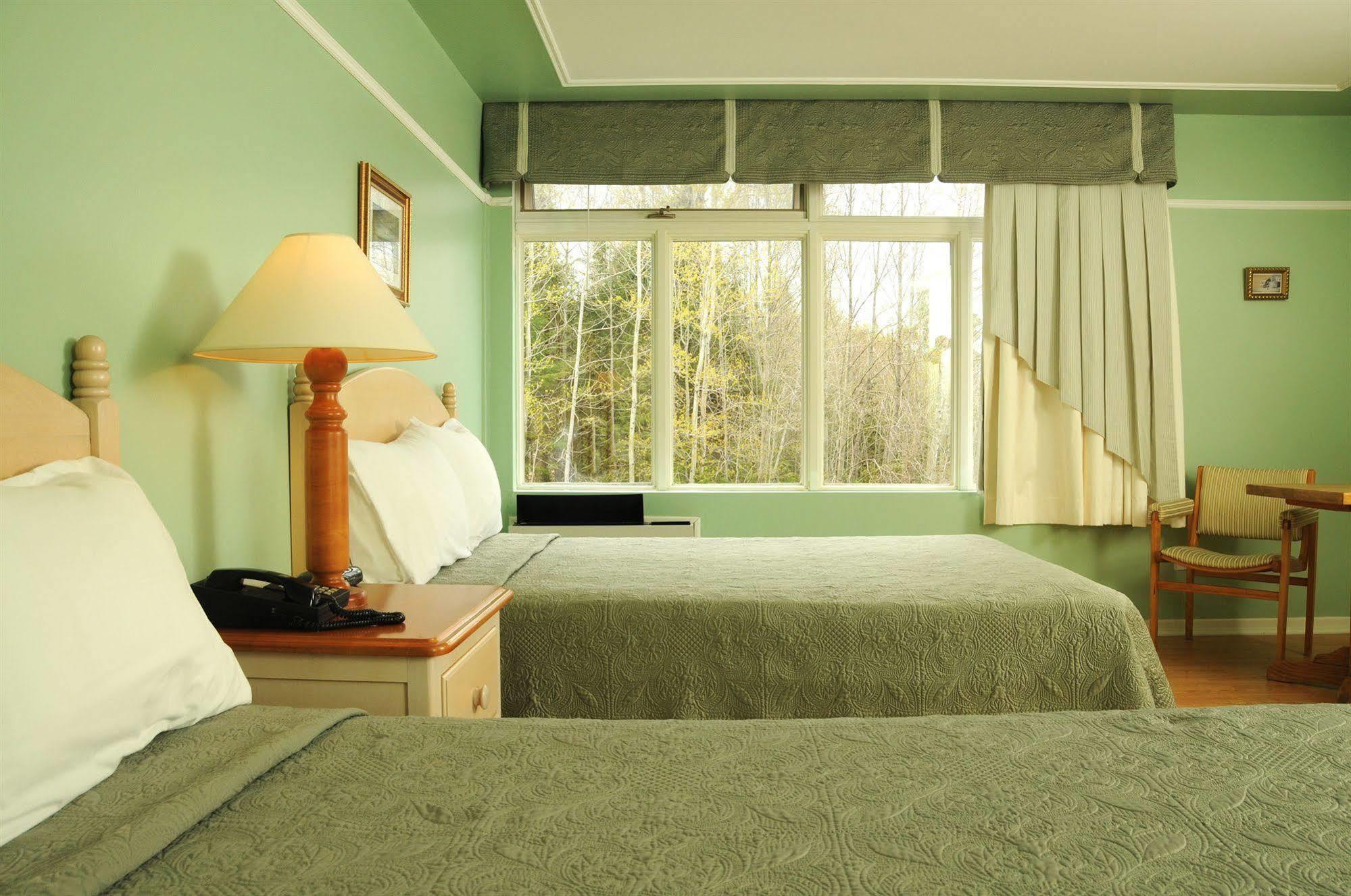 Hotel Au Petit Berger La Malbaie Exteriör bild